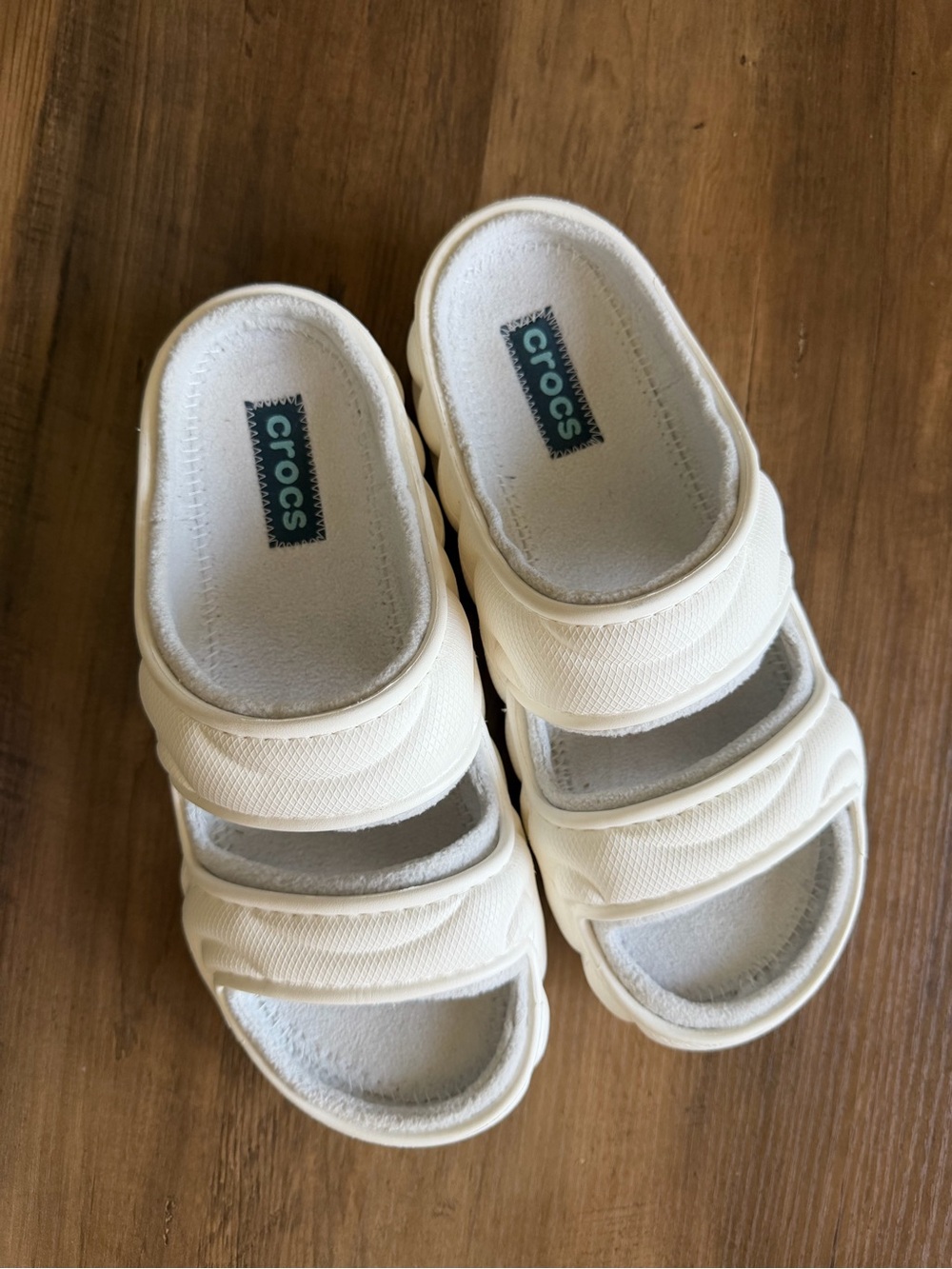 White Crocs Classic Cozzzy Overpuff Slide Sandal M 7 W 9